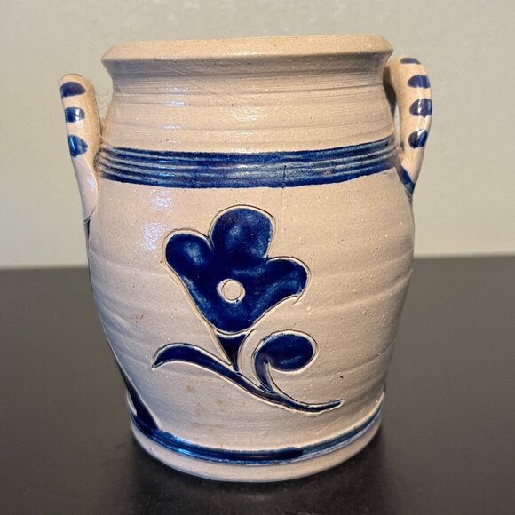 Vtg Williamsburg Pottery Double-Handled Salt Glaze Crock w/ Cobalt Blue Designs - Picture 2 of 16